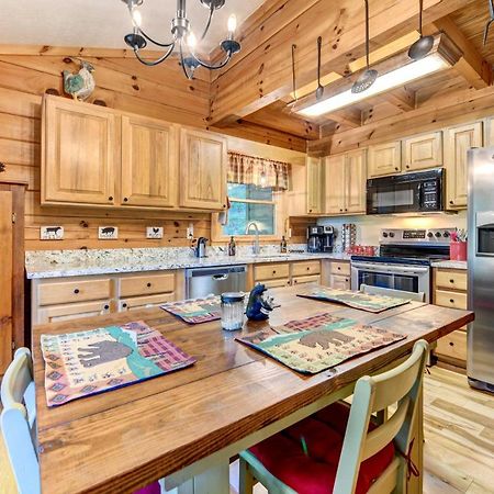 Waynesville Cabin With Covered Deck And Fire Pit! Lake Junaluska ภายนอก รูปภาพ
