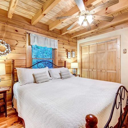 Waynesville Cabin With Covered Deck And Fire Pit! Lake Junaluska ภายนอก รูปภาพ