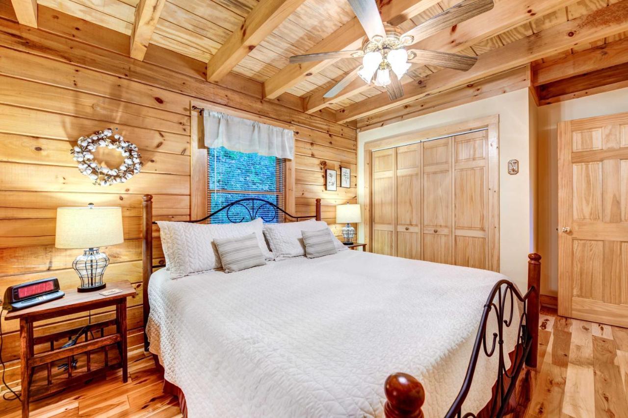 Waynesville Cabin With Covered Deck And Fire Pit! Lake Junaluska ภายนอก รูปภาพ