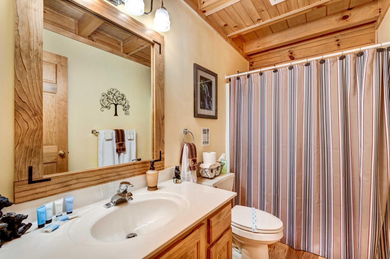 Waynesville Cabin With Covered Deck And Fire Pit! Lake Junaluska ภายนอก รูปภาพ
