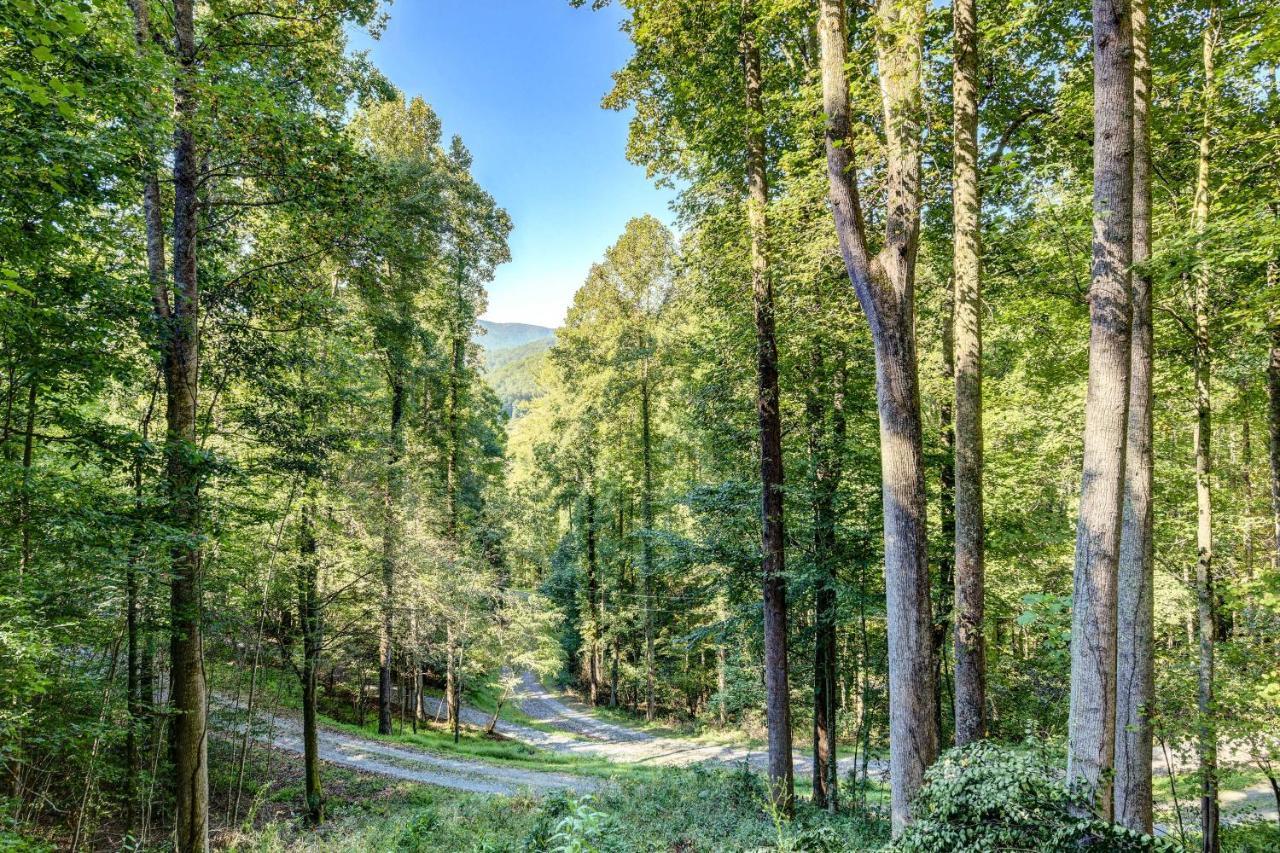 Waynesville Cabin With Covered Deck And Fire Pit! Lake Junaluska ภายนอก รูปภาพ