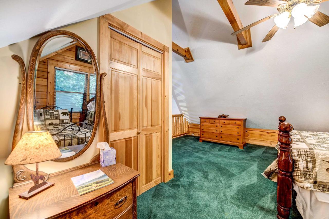Waynesville Cabin With Covered Deck And Fire Pit! Lake Junaluska ภายนอก รูปภาพ