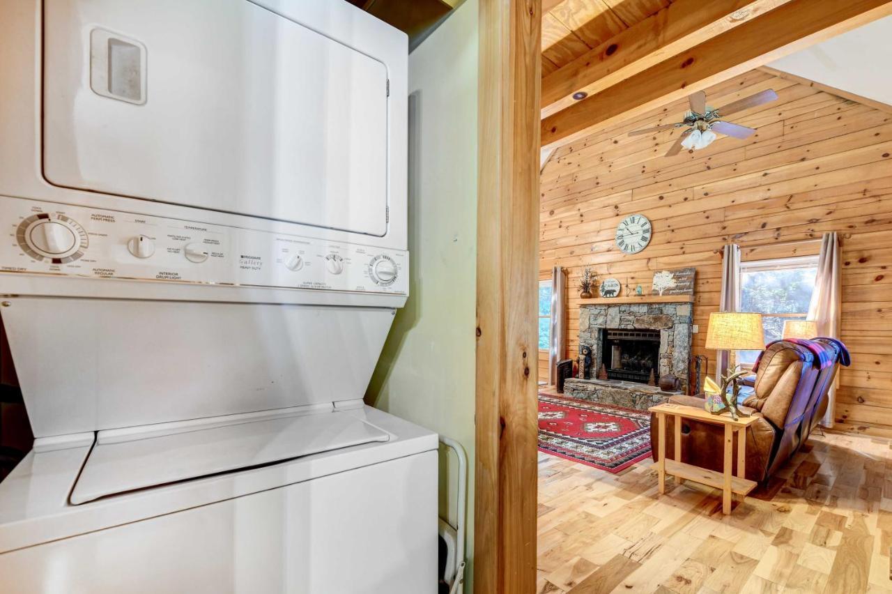 Waynesville Cabin With Covered Deck And Fire Pit! Lake Junaluska ภายนอก รูปภาพ