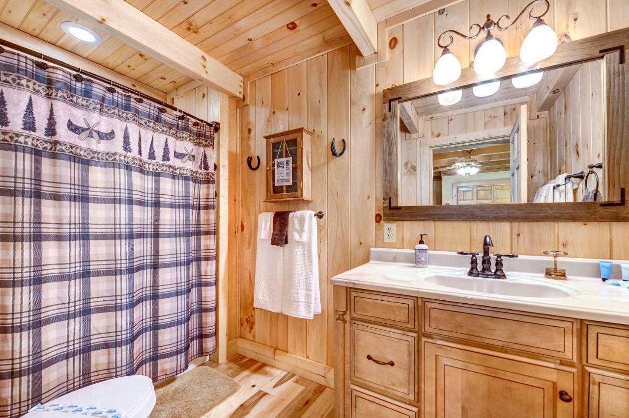 Waynesville Cabin With Covered Deck And Fire Pit! Lake Junaluska ภายนอก รูปภาพ