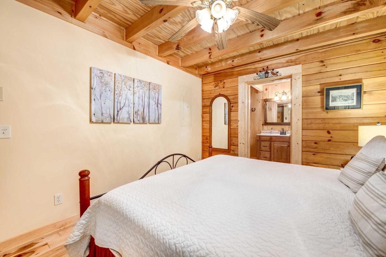Waynesville Cabin With Covered Deck And Fire Pit! Lake Junaluska ภายนอก รูปภาพ